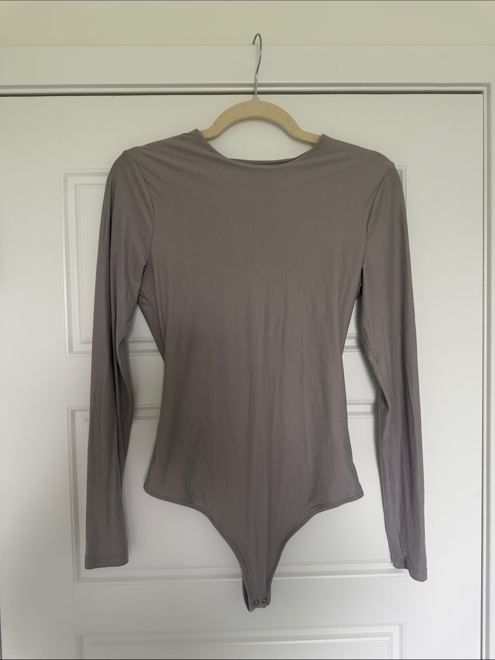 Abercrombie & Fitch Long-Sleeve Taupe Bodysuit